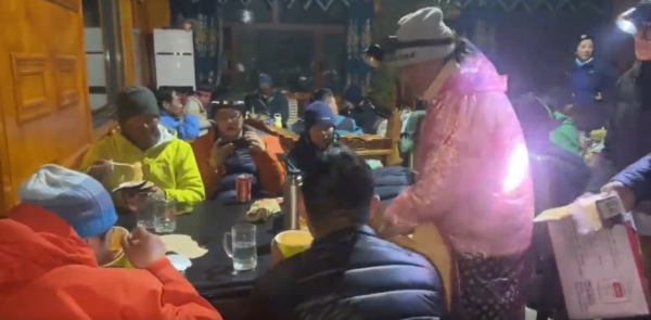 融凯配资 西藏定日受降雪影响游客得到妥善安置